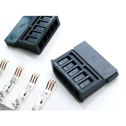 Black 5-Pin Sata Power Connector With Exposed Pins 1